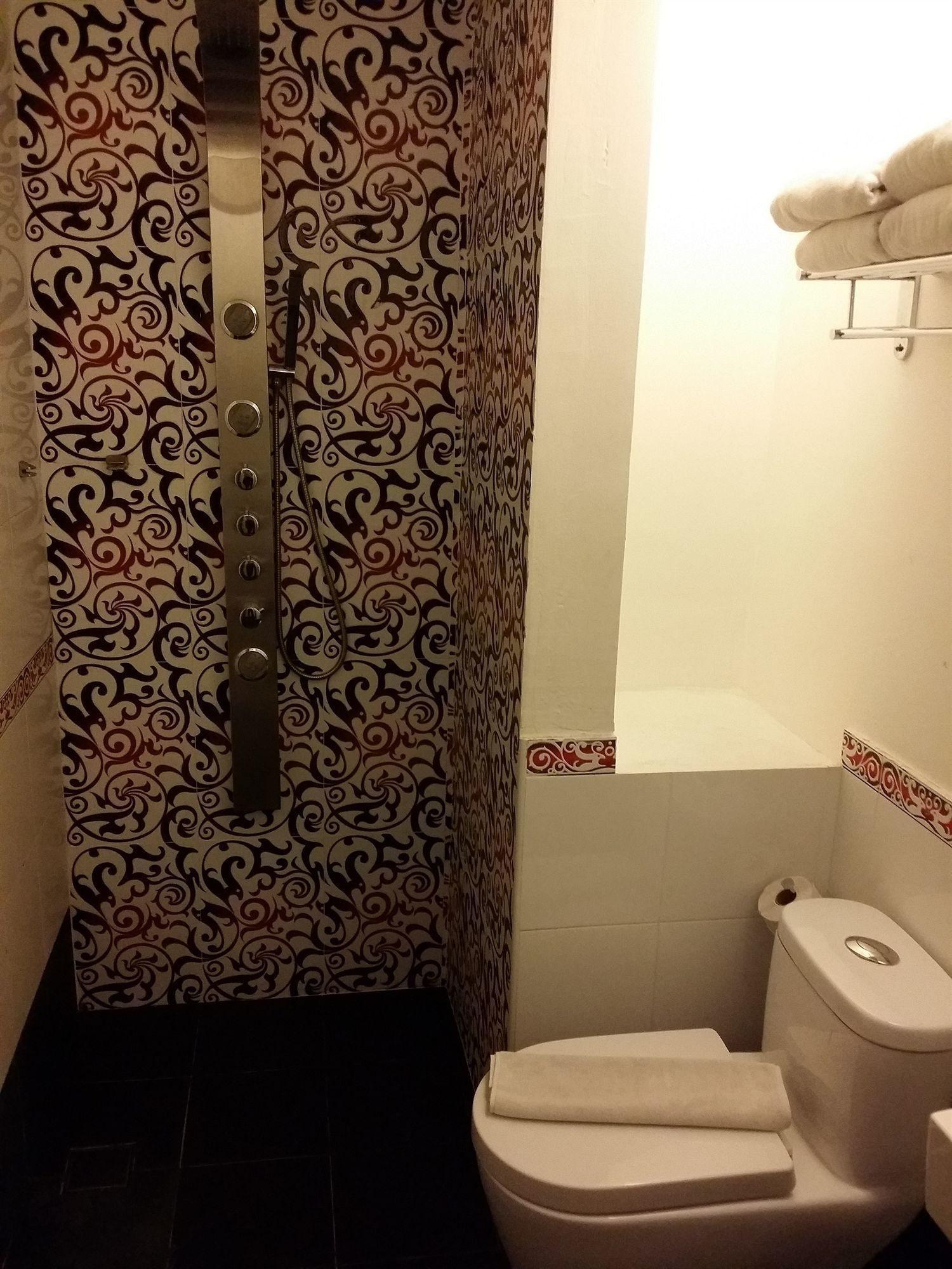 Arenaa Deluxe Hotel Малакка Экстерьер фото