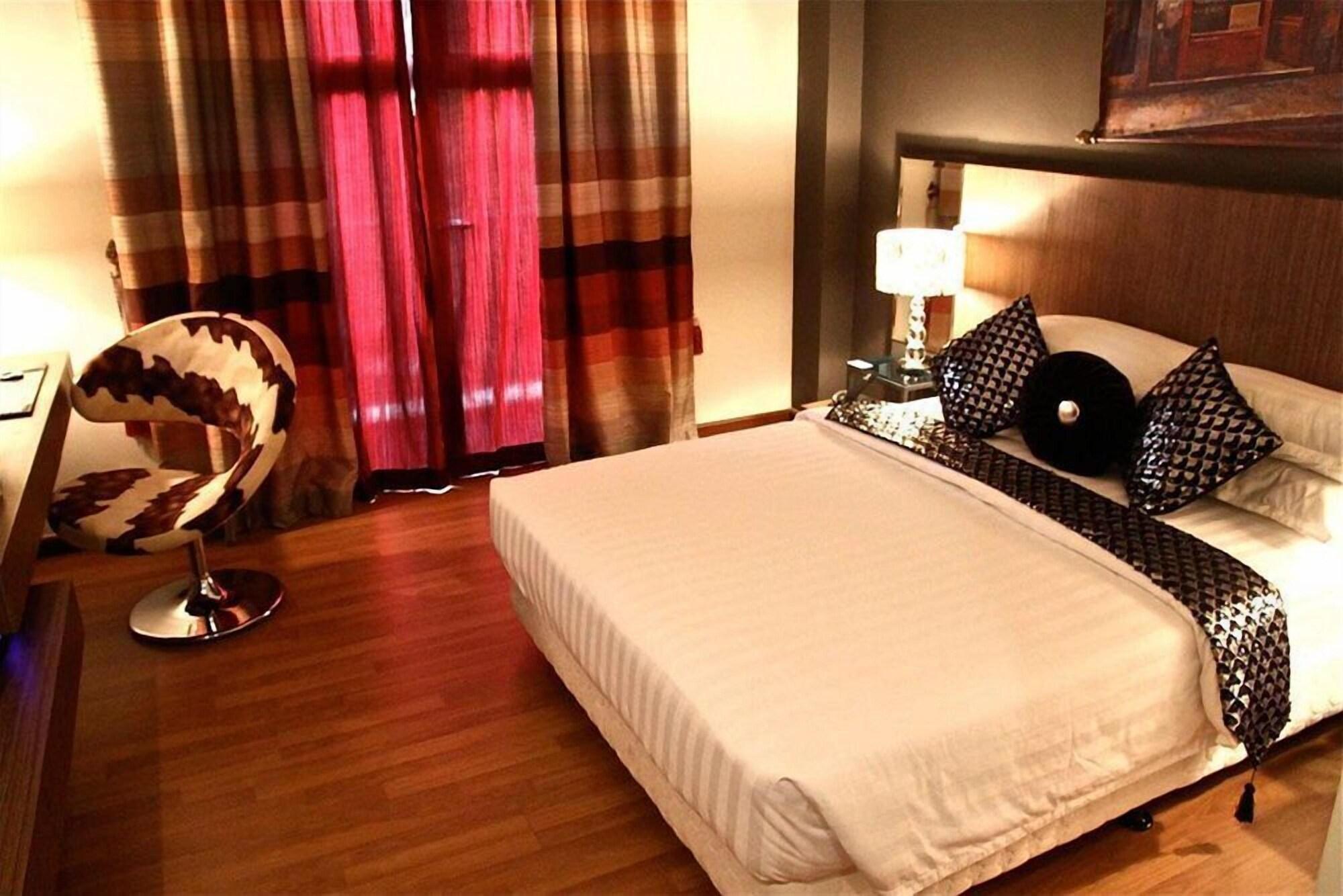 Arenaa Deluxe Hotel Малакка Экстерьер фото