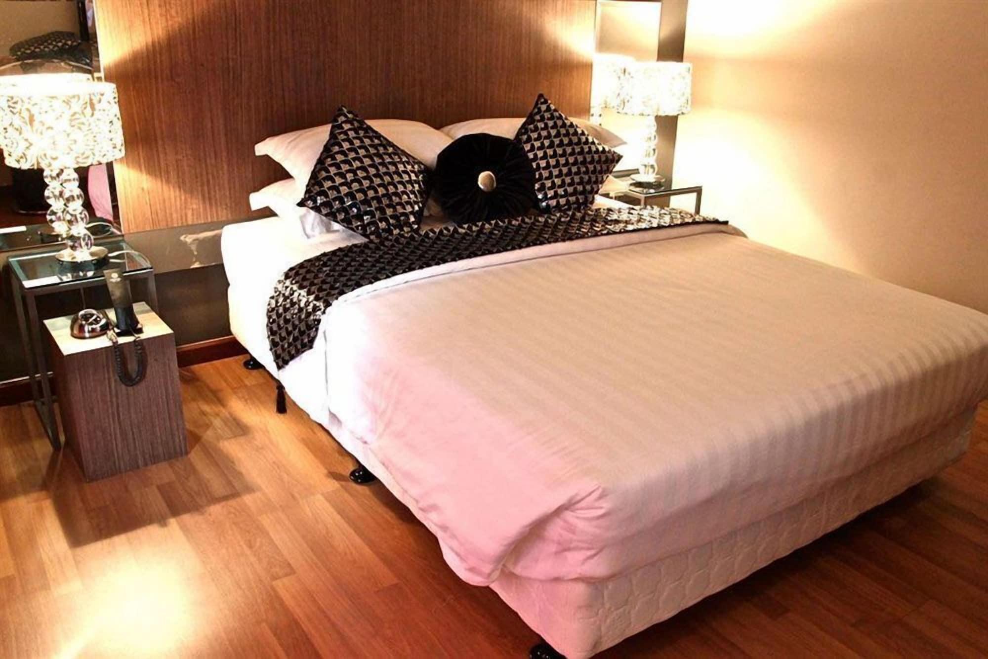Arenaa Deluxe Hotel Малакка Экстерьер фото