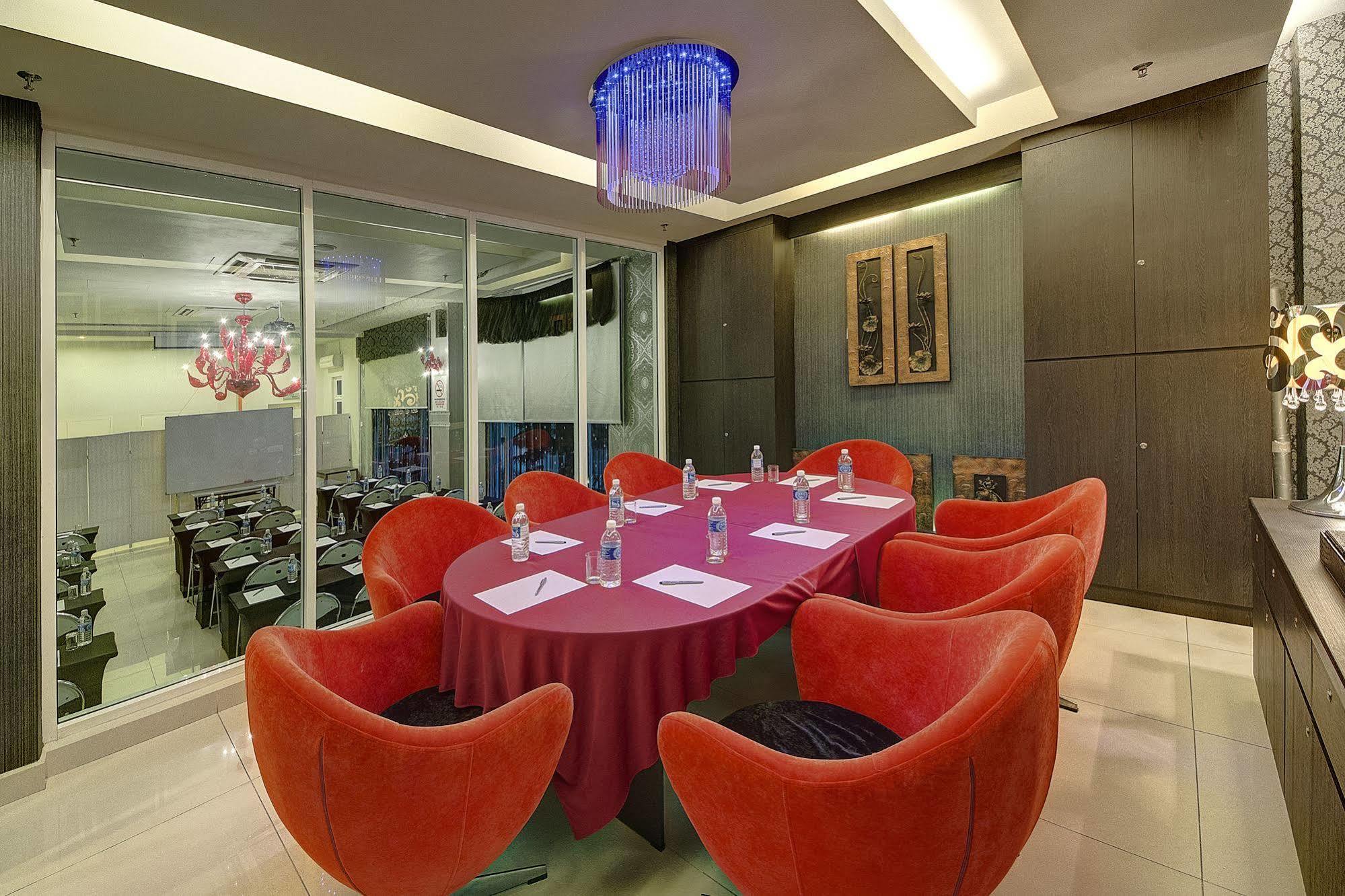 Arenaa Deluxe Hotel Малакка Экстерьер фото